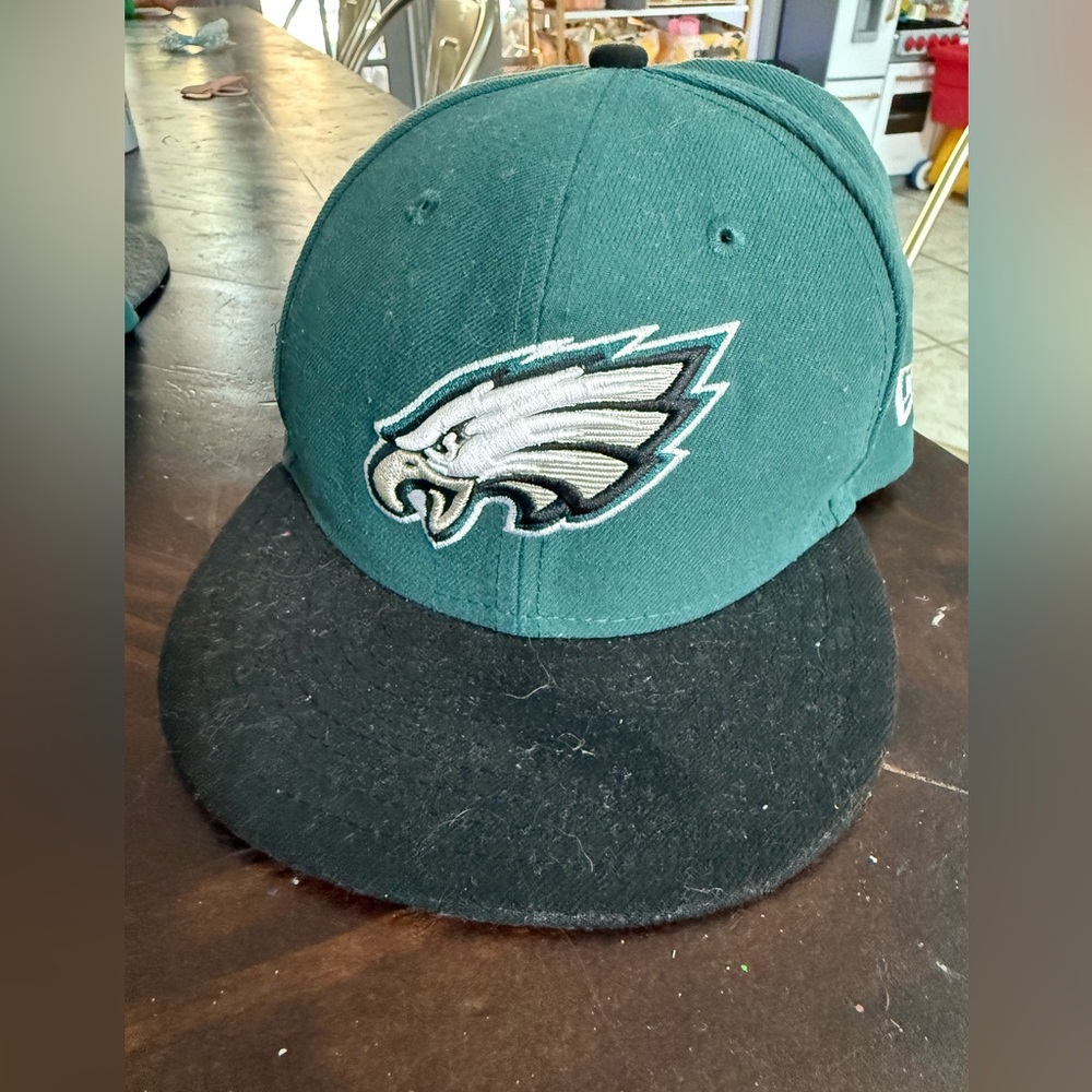 Eagles kids new era fitted hat barely worn 6 5/8